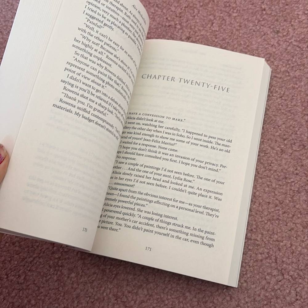 NEW Book The Silent Patient by Alex Michaelides - Picture 5 of 5